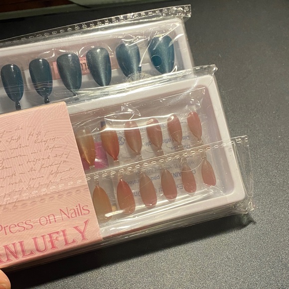 Zanlufly Press-On Nails Set - Picture 2 of 2
